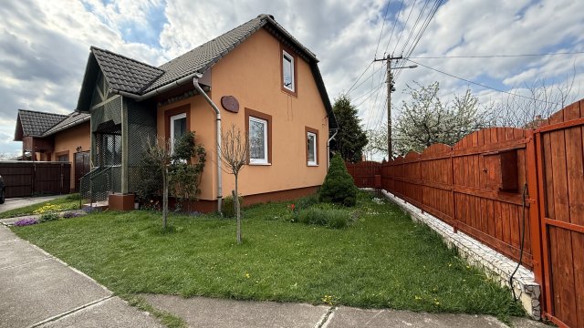 Eladó családi ház, Szirmabesenyőn 78 M Ft, 6 szobás