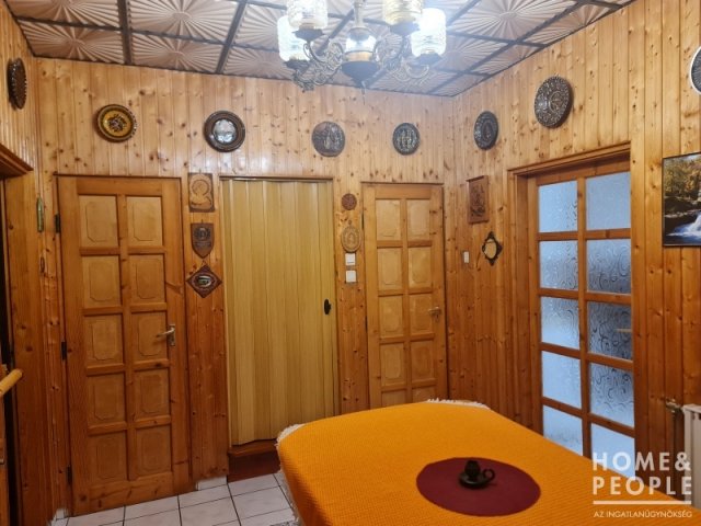 Eladó családi ház, Hódmezővásárhelyen 68.9 M Ft, 5 szobás