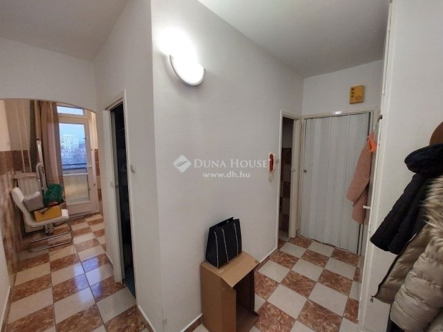 Eladó panellakás, Pécsett 31.9 M Ft, 2 szobás