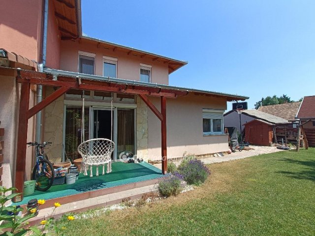 Eladó sorház, Szigetszentmiklóson 78.9 M Ft, 4 szobás