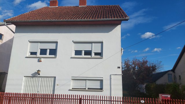 Eladó családi ház, Dombóváron 39.9 M Ft, 6 szobás