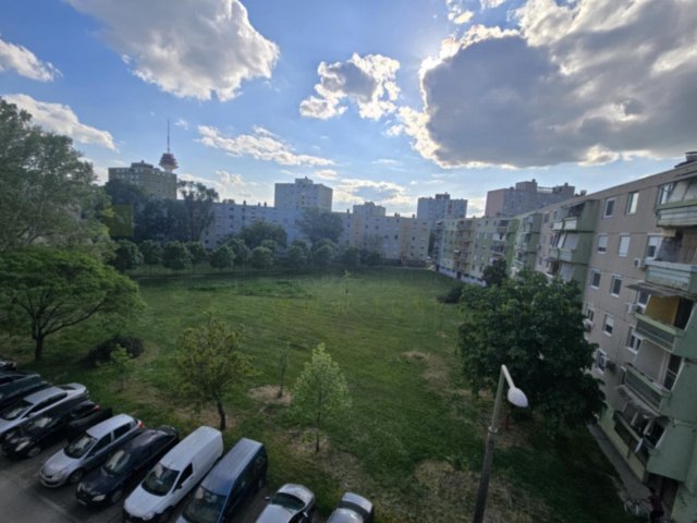Eladó panellakás, Szegeden 46.9 M Ft, 2 szobás
