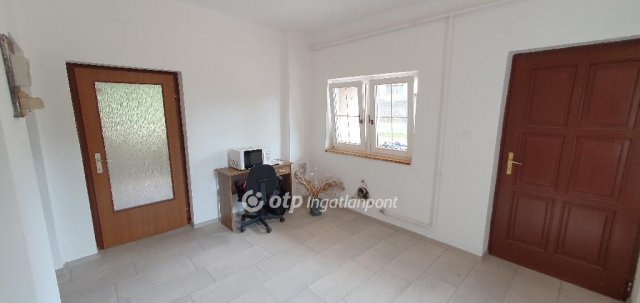 Eladó családi ház, Szentimrefalván 12.9 M Ft, 2 szobás