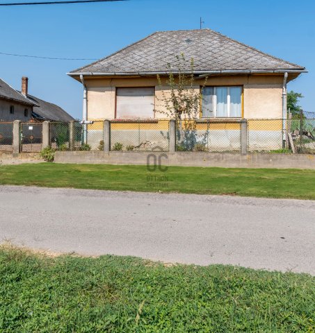 Eladó családi ház, Tácon 15 M Ft, 3 szobás