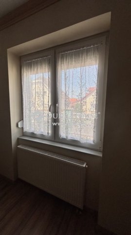Eladó családi ház, Pécsett 99 M Ft, 3 szobás