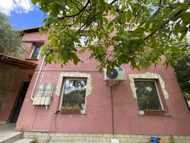 Eladó családi ház, Lábatlanon 35 M Ft, 5 szobás