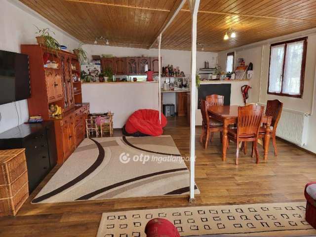 Eladó családi ház, Tóalmáson 31.9 M Ft, 2 szobás