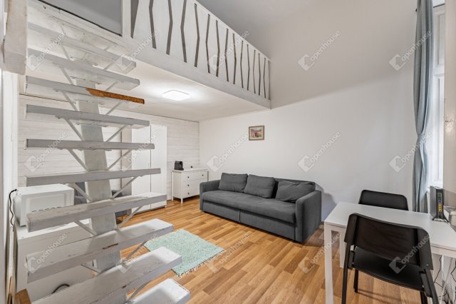 Eladó téglalakás, Budapesten, VI. kerületben 48.5 M Ft, 1 szobás