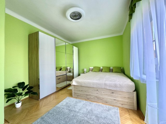 Kiadó téglalakás, albérlet, Pécsett 180 E Ft / hó, 2 szobás