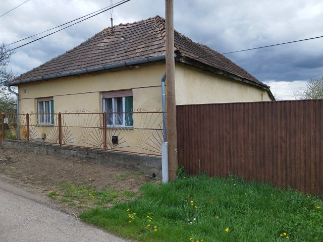 Eladó családi ház, Lőrinciben, Akácfa utcában 16.9 M Ft