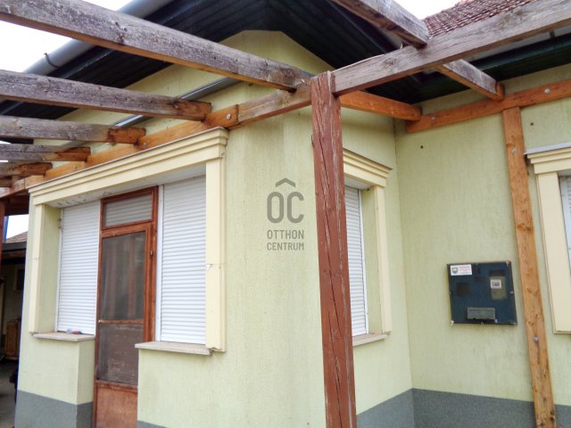 Eladó családi ház, Tiszajenőn 44.9 M Ft, 3 szobás