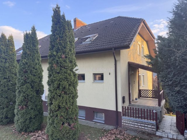 Eladó sorház, Komlón 59.99 M Ft, 7 szobás / költözzbe.hu