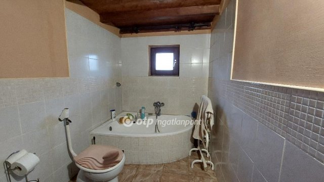 Eladó családi ház, Kisújszálláson 10.5 M Ft, 1 szobás