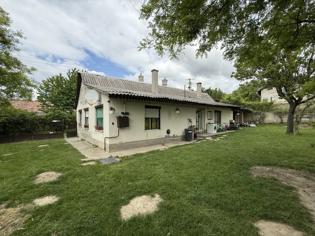 Eladó családi ház, Tabajdon 23.9 M Ft, 3 szobás