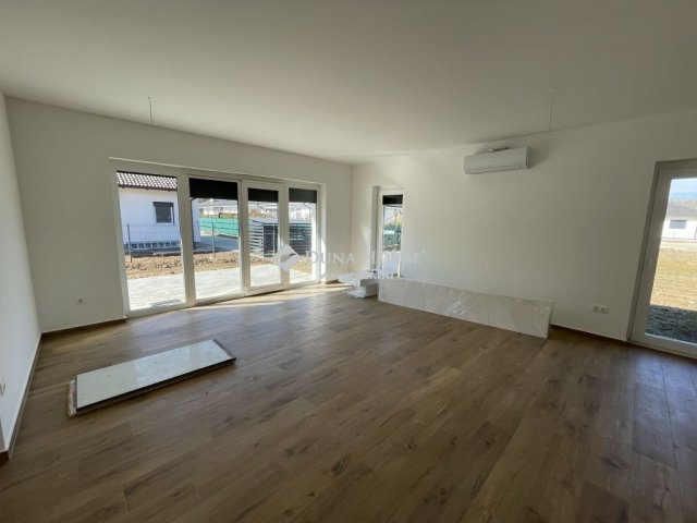 Eladó ikerház, Sárváron 68.9 M Ft, 3 szobás