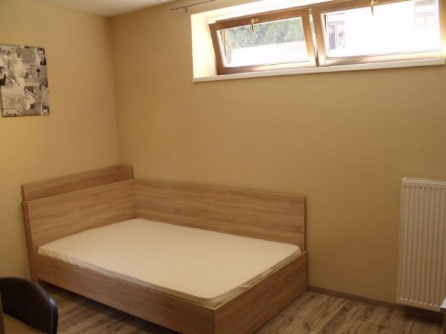 Kiadó téglalakás, albérlet, Pécsett 280 E Ft / hó, 3 szobás
