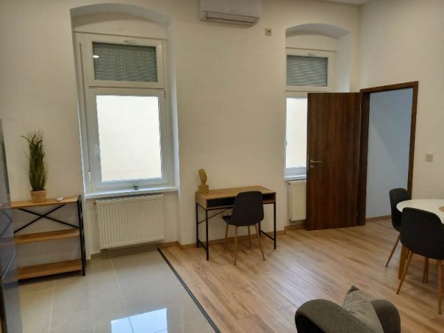 Kiadó téglalakás, albérlet, Pécsett 220 E Ft / hó, 2 szobás