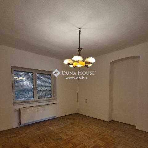Eladó családi ház, Ürömön 79.9 M Ft, 3 szobás