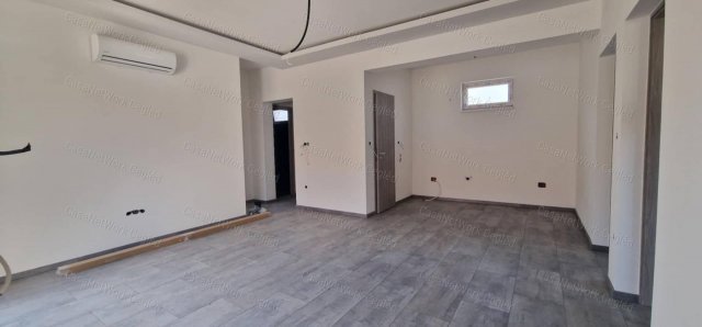 Eladó ikerház, Cegléden 58.5 M Ft, 4 szobás