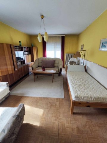 Eladó panellakás, Pécsett 39.9 M Ft, 2 szobás