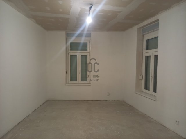Eladó családi ház, Pápán 59 M Ft, 6 szobás