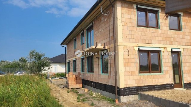 Eladó téglalakás, Szántódon 89.9 M Ft, 3 szobás