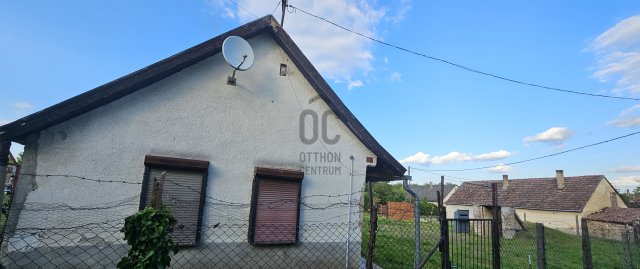 Eladó családi ház, Mezőkomáromban 8.99 M Ft, 2 szobás