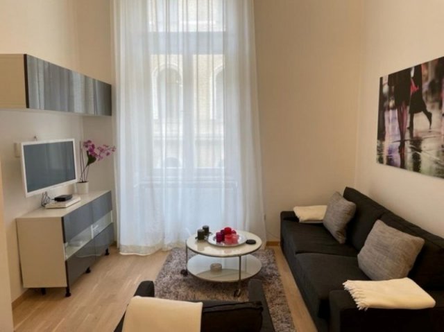 Kiadó téglalakás, albérlet, Budapesten, V. kerületben, 2 szobás