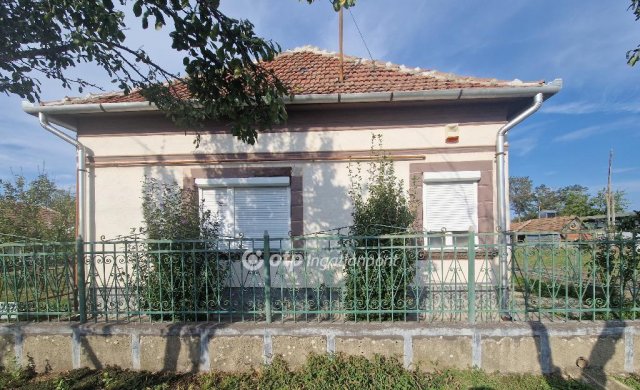 Eladó családi ház, Poroszlón 22.2 M Ft, 3 szobás