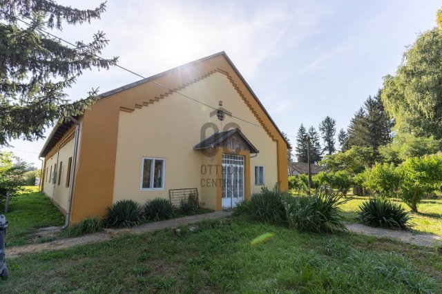 Eladó családi ház, Kisszentmártonon 36.9 M Ft, 6 szobás