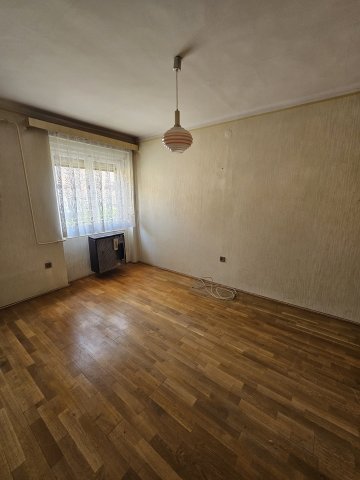 Eladó téglalakás, Pápán 31.9 M Ft, 3 szobás