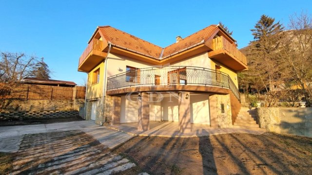 Eladó családi ház, Csobánkán, Szellő utcában 125 M Ft