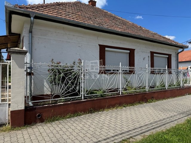 Eladó családi ház, Tökölön 60 M Ft, 3+1 szobás