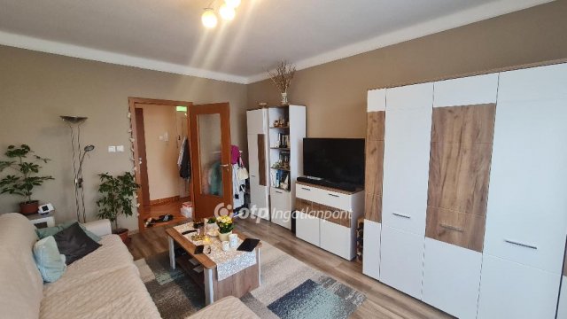 Eladó téglalakás, Egerben 40 M Ft, 2 szobás
