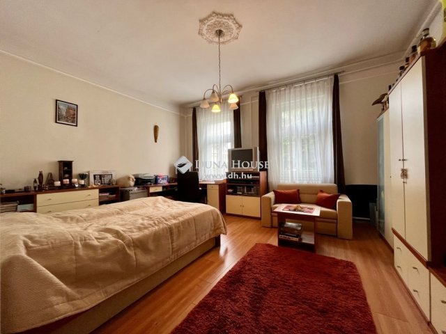 Eladó családi ház, Tatabányán 89.9 M Ft, 6 szobás