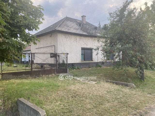 Eladó családi ház, Tiszaderzsen, Fő úton 9.5 M Ft, 3 szobás