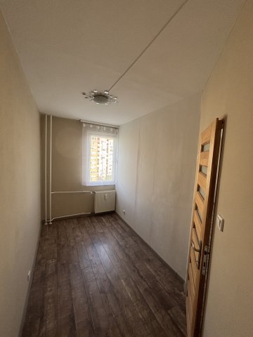 Kiadó panellakás, albérlet, Szolnokon 110 E Ft / hó, 1+1 szobás