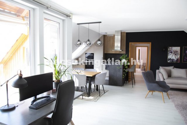 Kiadó családi ház, albérlet, Pécsett 450 E Ft / hó, 3 szobás