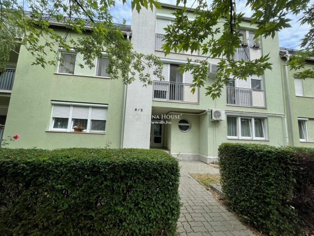 Eladó téglalakás, Szegeden 64 M Ft, 3 szobás