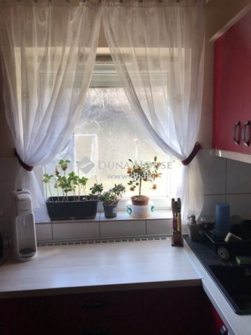 Eladó családi ház, Pécsett 64.9 M Ft, 3 szobás
