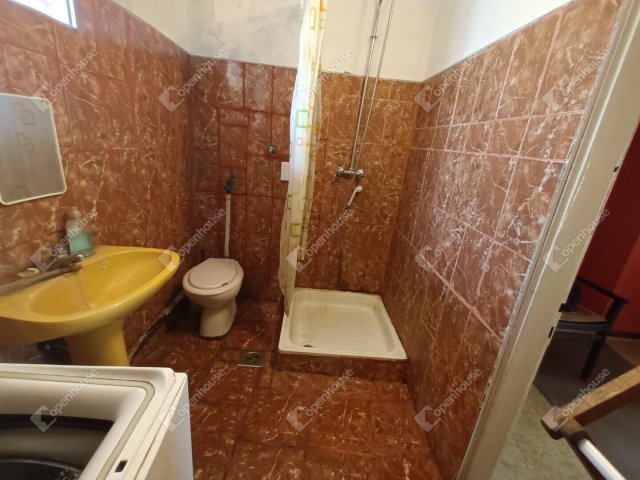 Eladó családi ház, Lábatlanon 44 M Ft, 5 szobás