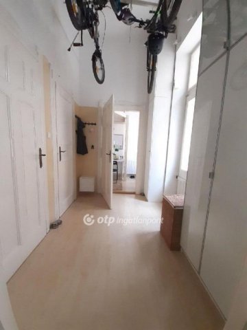 Eladó téglalakás, Budapesten, VI. kerületben 86.5 M Ft