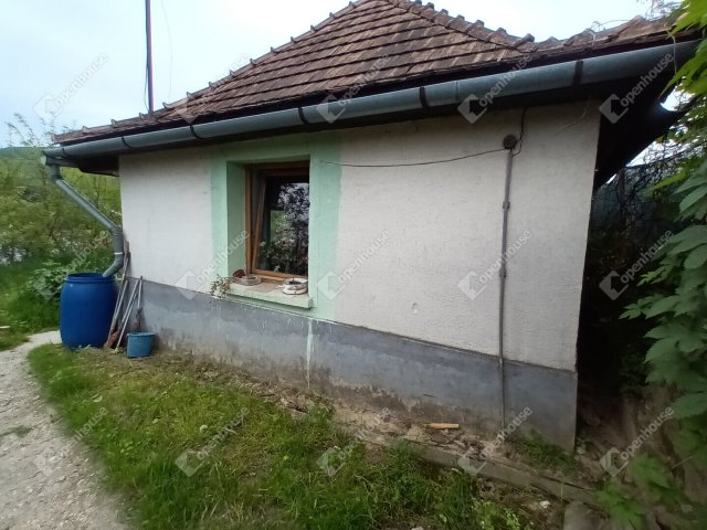 Eladó családi ház, Bajóton 20 M Ft, 2 szobás