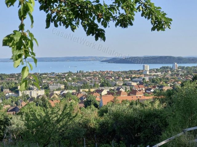 Eladó nyaraló, Balatonfüreden 265 M Ft, 4 szobás