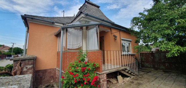 Eladó családi ház, Devecseren 23.8 M Ft, 3 szobás