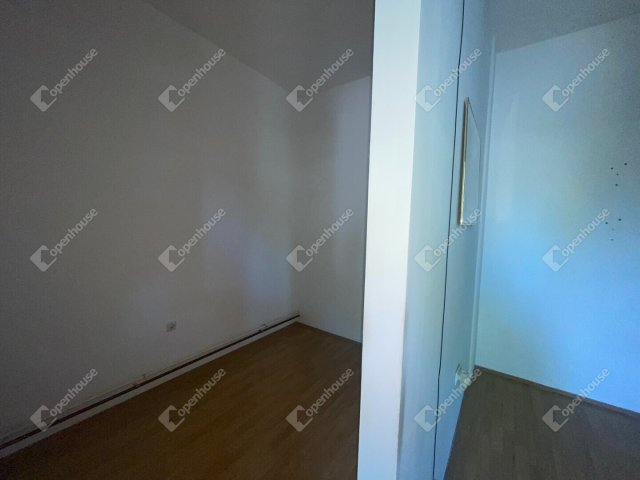 Eladó családi ház, Komáromban 47.5 M Ft, 5 szobás