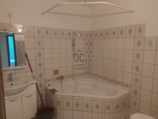 Kiadó ikerház, albérlet, Gödön 600 E Ft / hó, 3 szobás