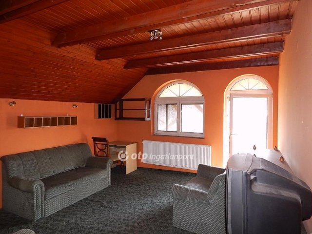 Eladó családi ház, Pilisborosjenőn 66.8 M Ft, 6 szobás