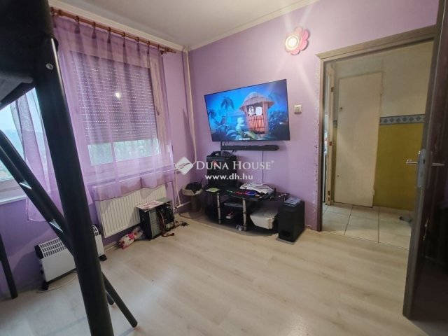 Eladó panellakás, Tatabányán 36.5 M Ft, 3 szobás