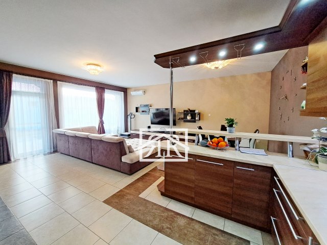 Eladó családi ház, Szegeden, Kristály utcában 159.9 M Ft